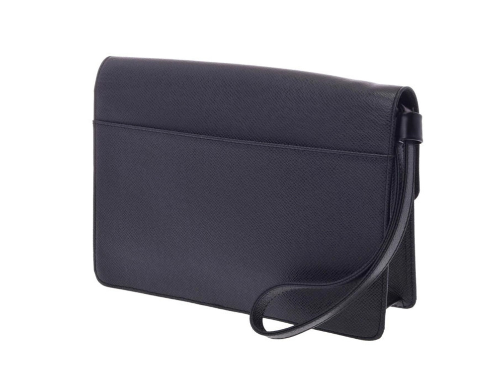 Louis Vuitton Selenga Taiga Clutch Ardoise Bag Black